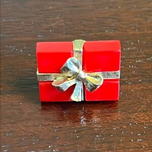 2 in 1 Vintage Avon Christmas interchangeable present lapel pin